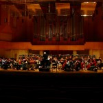 Bühne mit Orgel